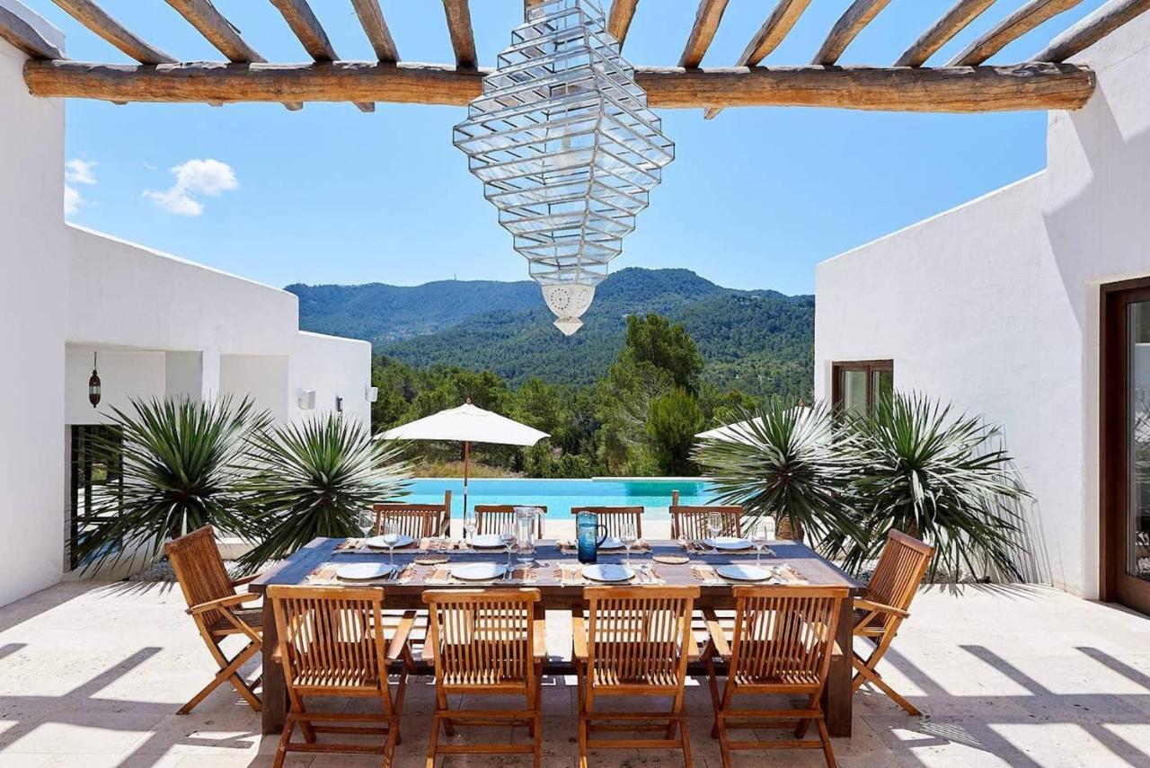 Vista de Muntanya Luxury Villa: Exclusive Beachside Retreat Sant Josep de sa Talaia Exterior photo