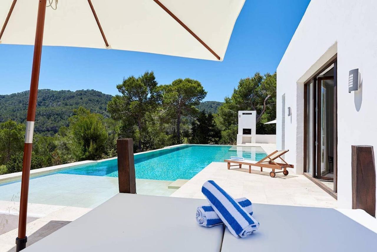 Vista de Muntanya Luxury Villa: Exclusive Beachside Retreat Sant Josep de sa Talaia Exterior photo